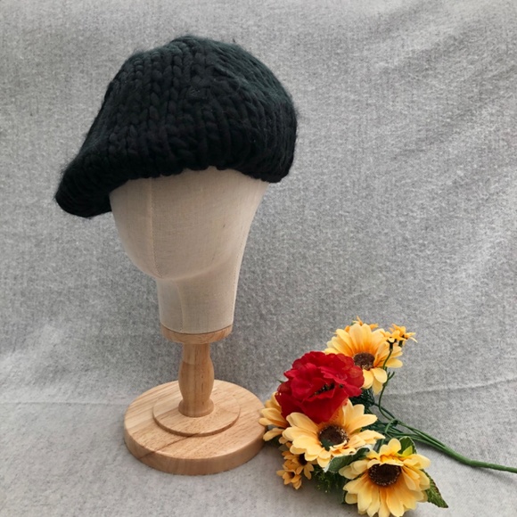 NWOT - Deep Black Thick Knit Beret - Picture 4 of 10